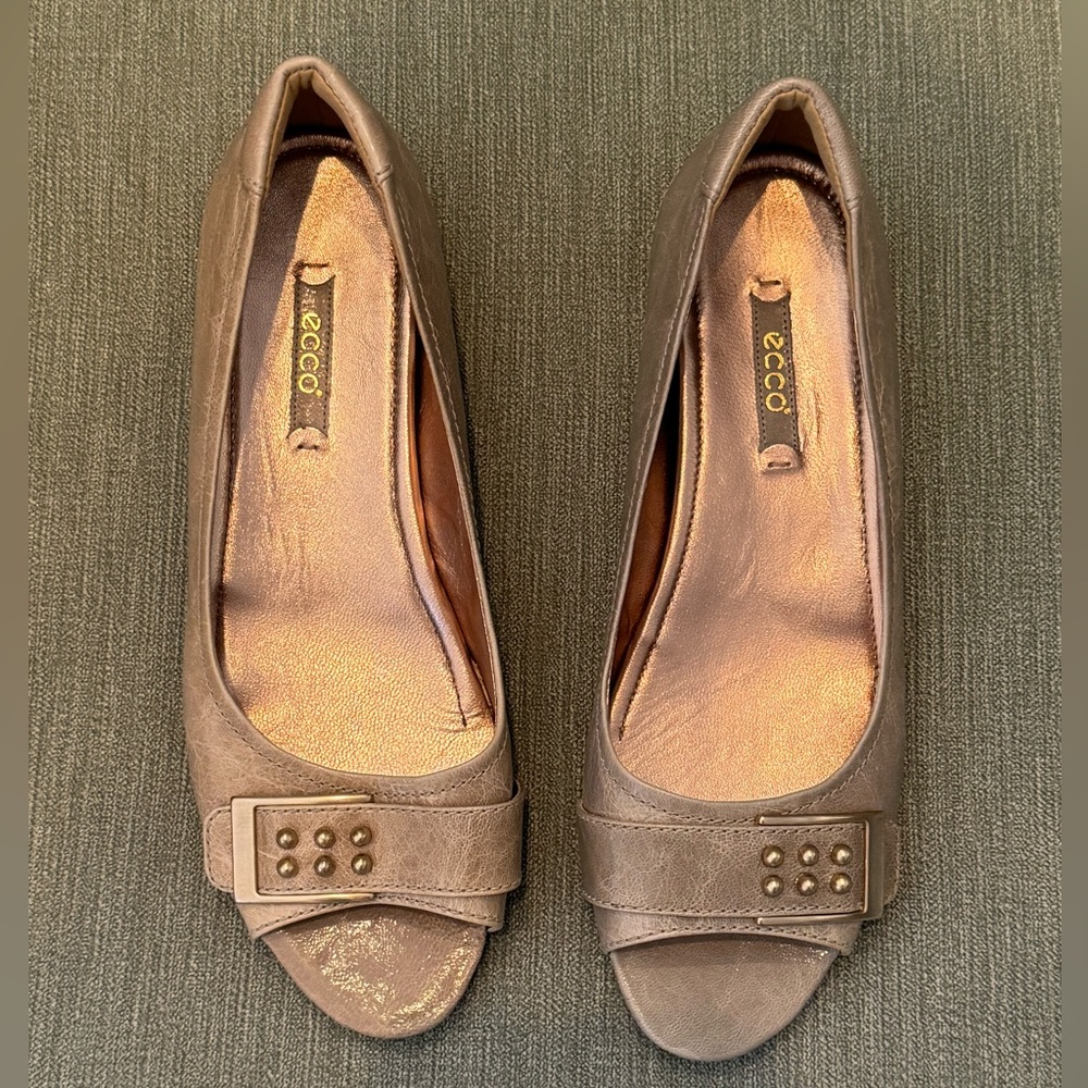 Ecco Women’s Tan/Gold Leather Slip On Shoes Wedge Size 7.5 EU 38 Comfort